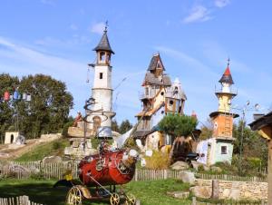 Miestna pamiatka v blízkosti luxusného stanu