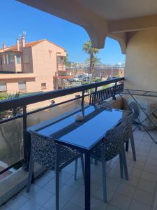 En balkon eller terrasse på Frejus Plage Acapulco