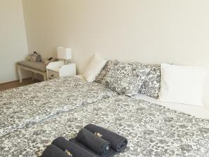 Postel nebo postele na pokoji v ubytování HorvathHouse Apartment Central location and beachfront