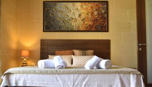 Postel nebo postele na pokoji v ubytování San Pawl B&b farmhouse- KORTOLL