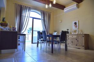 Posezení v ubytování San Pawl B&b farmhouse- KORTOLL