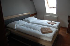 Postel nebo postele na pokoji v ubytování Penzion Alfa