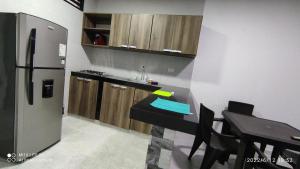 Kuchyň nebo kuchyňský kout v ubytování SANTYS HOUSE MELGAR apartamento amoblado para 6 personas