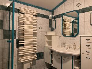 A bathroom at Oberegghof