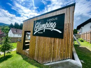 Certificato, attestato, insegna o altro documento esposto da Glamping Langus