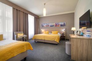 Postel nebo postele na pokoji v ubytování Atlantic Hotel