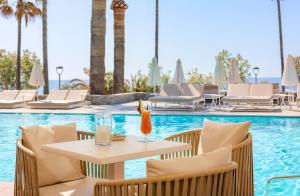 Basen w obiekcie Marins Suites - Adults Only Hotel lub w pobliżu
