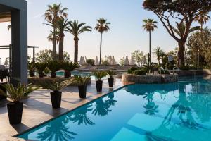 Basen w obiekcie Marins Suites - Adults Only Hotel lub w pobliżu