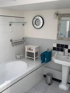 Ένα μπάνιο στο Appartement mirepoix