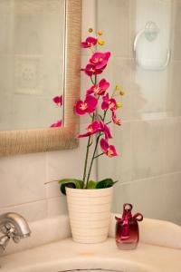A bathroom at Katerina's Luxury Apartment