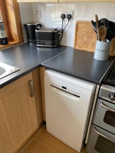 Kuchyň nebo kuchyňský kout v ubytování Apartment 2, Craigmore, Upper Baila, Lerwick