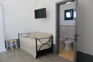 A bathroom at Tenuta Orsanese