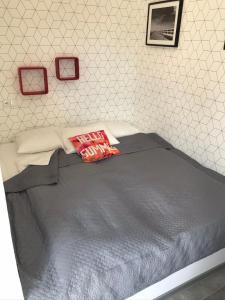 Posteľ alebo postele v izbe v ubytovaní Apartament lawendowy - nad morzem z tarasem i garażem 5 min od plaży