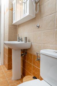 Ванна кімната в Naxos Almyra Apartment 22