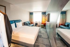 ibis Styles St Margrethen Bodensee客房内的一张或多张床位