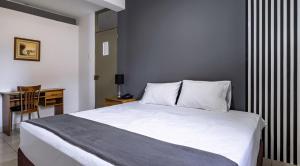 Ένα ή περισσότερα κρεβάτια σε δωμάτιο στο Hotel Taurus
