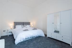 Gallery image of River View Apartment in Dundee +17 photos