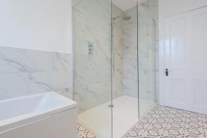 Ένα μπάνιο στο River View Apartment +17 φωτογραφίες