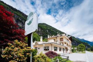 Nespecifikovaný výhled na hory nebo výhled na hory při pohledu z hotelu