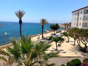 Fotografia z galérie ubytovania Villa Jo - stunning front line beach house. v destinácii L'Ametlla de Mar