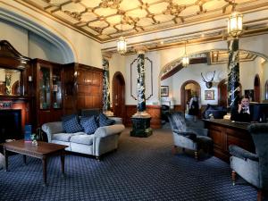 Lobby alebo recepcia v ubytovaní Macdonald Kilhey Court Hotel & Spa
