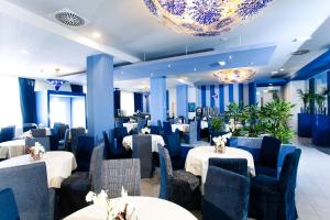 En restaurang eller annat matställe på Lenas Donau Hotel