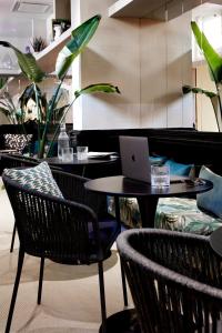 Posezení v ubytování HOTEL VITE - By Naman Hotellerie