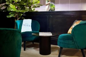 Posezení v ubytování HOTEL VITE - By Naman Hotellerie
