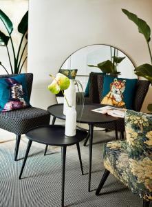 Posezení v ubytování HOTEL VITE - By Naman Hotellerie