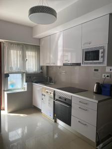 Kuchyň nebo kuchyňský kout v ubytování BADAROSA 2 House10min to BARCELONCity&NearTo BEACH