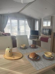 Makanan di atau berdekatan apartmen +19 gambar