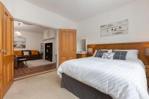 Gallery image of Charles Alexander Short Stay - Clifton Drive Beach Retreat in Lytham St Annes