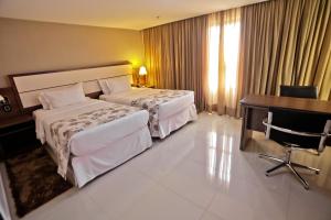 En eller flere senger på et rom på SJ Premium Hotels By Atlantica
