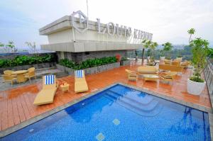 a swimming pool with lounge chairs and a hotel at D'Vanaest in Semarang