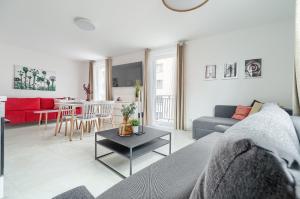 a living room with a couch and a table at Apartament 2000 Stare Miasto bulwary Apartamenty No 1 in Szczecin