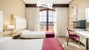 Cama o camas de una habitación en Ilunion Golf Badajoz