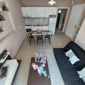 A kitchen or kitchenette at Μπουκαμβίλια - Bougainvillea