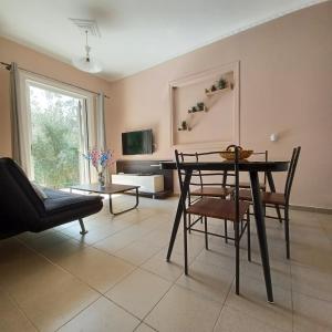 A television and/or entertainment centre at Μπουκαμβίλια - Bougainvillea