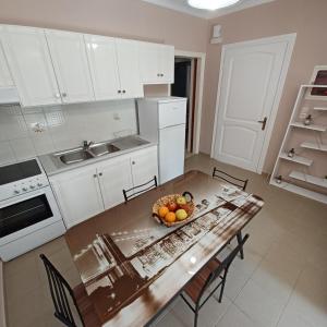 A kitchen or kitchenette at Μπουκαμβίλια - Bougainvillea