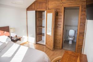a bedroom with a bed and a toilet at Pajaro Azul in San Carlos de Bariloche