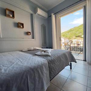 A bed or beds in a room at Μπουκαμβίλια - Bougainvillea