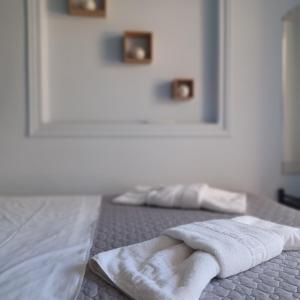A bed or beds in a room at Μπουκαμβίλια - Bougainvillea