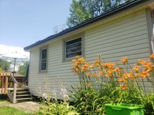 Long Beach Cottages - private sand beach