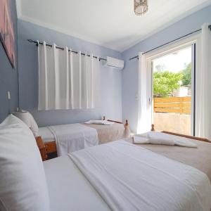 A bed or beds in a room at Μπουκαμβίλια - Bougainvillea