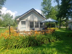 Long Beach Cottages - private sand beach