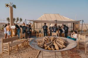 Photo de la galerie de l'établissement Selina Agafay Nomad Camp, à El Karia