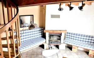 Posedenie v ubytovaní Maison chaleureuse à Vaucluse avec jardin spacieux 84 m²