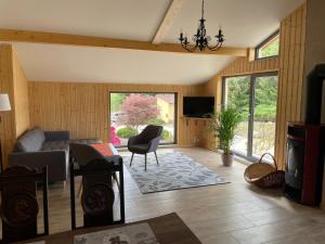 a living room with a couch and a tv at Ferienwohnung-Ferienhaus am Picho in Arnsdorf