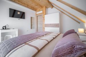 Postel nebo postele na pokoji v ubytování Villa Nesa - beautiful guest house at continental Croatia with Outdoor swimming pool, Sauna and 3 Bedrooms