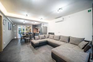 Posezení v ubytování Villa Nesa - beautiful guest house at continental Croatia with Outdoor swimming pool, Sauna and 3 Bedrooms